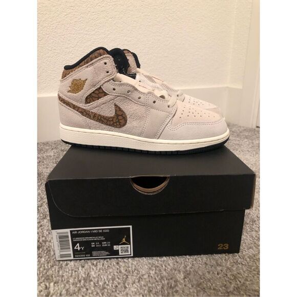 Nike Air Jordan 1 MID SE GS LT Orwood Brown/Metallic Gold Kids Size 4Y